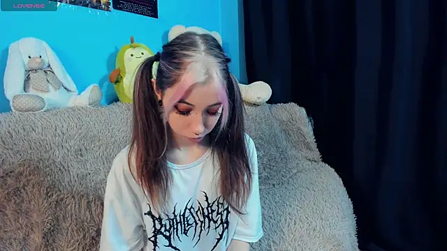 Snapshot of _Mindy_ chatting on 01-08-25, 06:09 Mindy online show from 01-08-25, 06:09