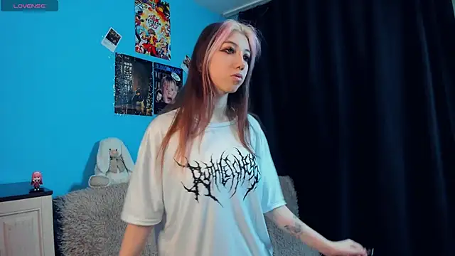 Snapshot of _Mindy_ chatting on 01-10-25, 04:12 Mindy online show from 01-10-25, 04:12