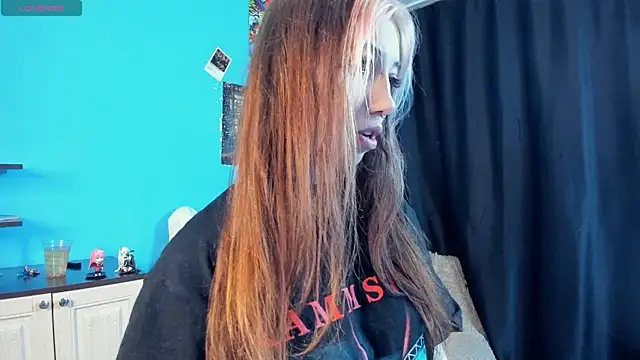 Snapshot of _Mindy_ chatting on 01-17-25, 02:50 Mindy online show from 01-17-25, 02:50