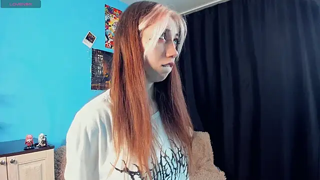 Snapshot of _Mindy_ chatting on 01-18-25, 12:46 Mindy online show from 01-18-25, 12:46