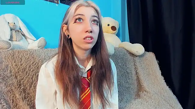 Snapshot of _Mindy_ chatting on 01-25-25, 04:13 Mindy online show from 01-25-25, 04:13