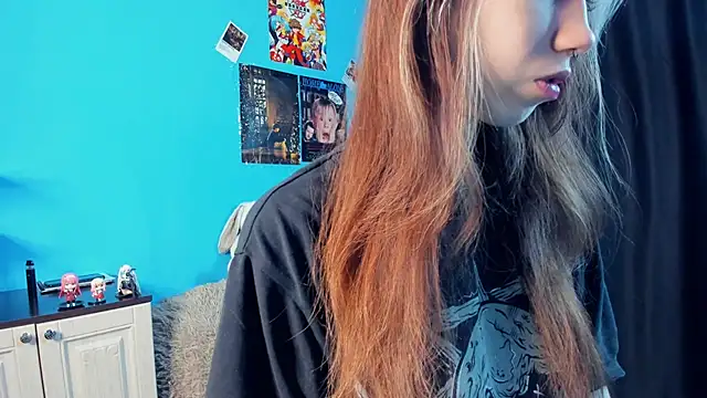 Snapshot of _Mindy_ chatting on 01-30-25, 01:33 Mindy online show from 01-30-25, 01:33