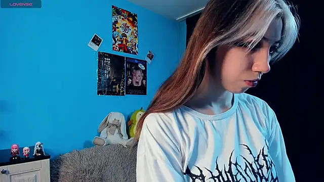 Snapshot of _Mindy_ chatting on 02-02-25, 02:06 Mindy online show from 02-02-25, 02:06