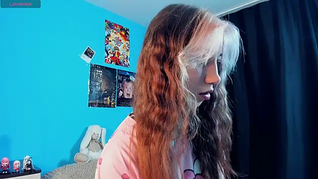 Snapshot of _Mindy_ chatting on 02-06-25, 01:27 Mindy online show from 02-06-25, 01:27