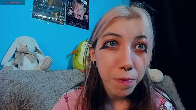 Snapshot of _Mindy_ chatting on 02-09-25, 09:16 Mindy online show from 02-09-25, 09:16