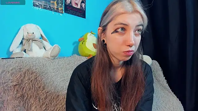 Snapshot of _Mindy_ chatting on 02-10-25, 02:08 Mindy online show from 02-10-25, 02:08