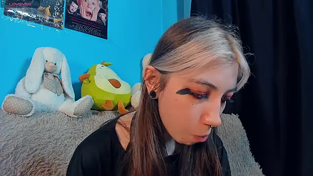 Snapshot of _Mindy_ chatting on 02-18-25, 06:26 Mindy online show from 02-18-25, 06:26