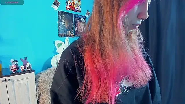 Snapshot of _Mindy_ chatting on 03-19-25, 01:43 Mindy online show from 03-19-25, 01:43