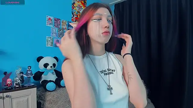 Snapshot of _Mindy_ chatting on 10-21-25, 02:01 Mindy online show from 10-21-25, 02:01