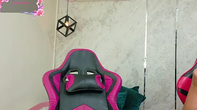 Snapshot of dani-lue chatting on 04-04-26, 02:47 dani-lue online show from 04-04-26, 02:47