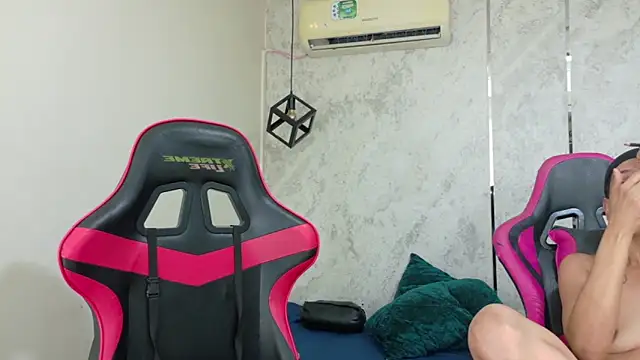 Snapshot of dani-lue chatting on 04-15-26, 02:46 dani-lue online show from 04-15-26, 02:46