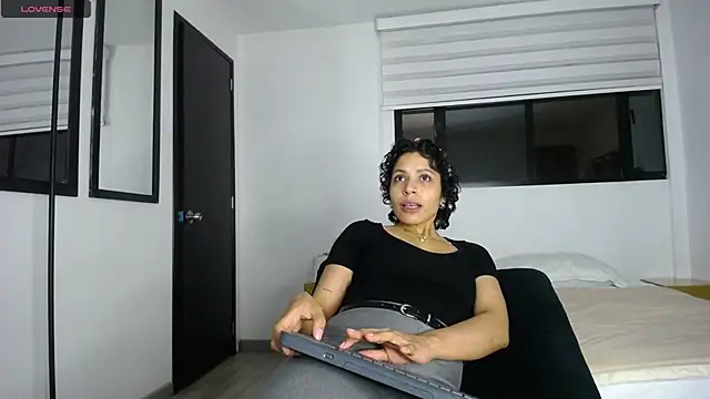 AbrilSonne online show from 09-18-25, 11:51