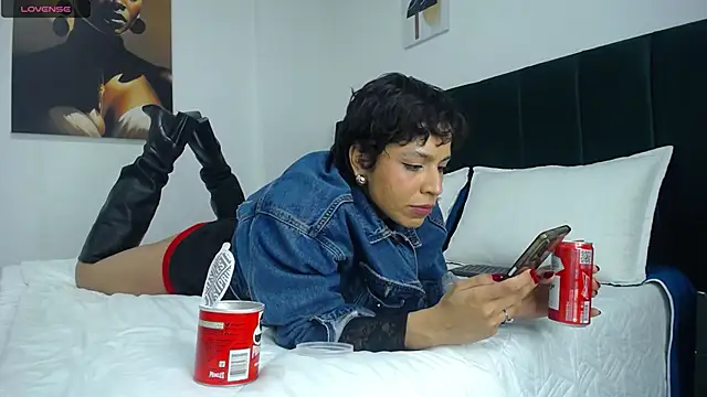 AbrilSonne online show from 11-28-25, 10:23