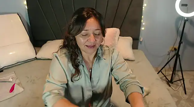 Snapshot of AngelRouss chatting on 01-19-25, 07:15 AngelRouss online show from 01-19-25, 07:15