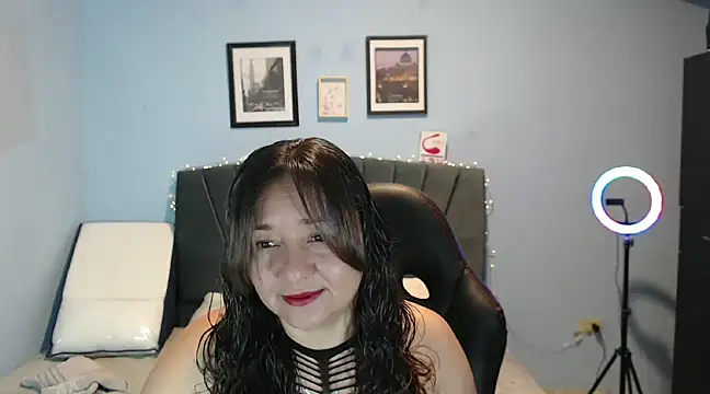 Snapshot of AngelRouss chatting on 01-21-25, 09:57 AngelRouss online show from 01-21-25, 09:57