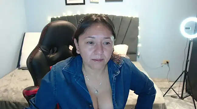 Snapshot of AngelRouss chatting on 01-22-25, 10:07 AngelRouss online show from 01-22-25, 10:07