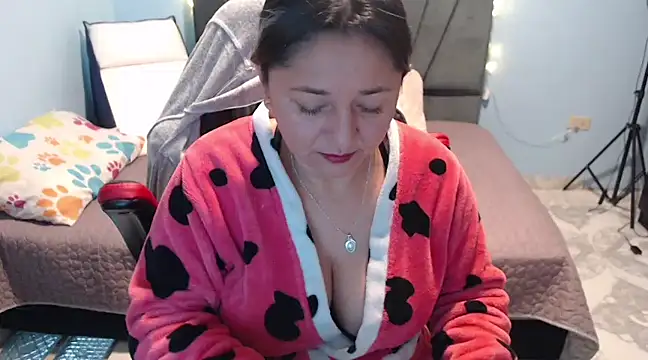 Snapshot of AngelRouss chatting on 01-29-25, 12:02 AngelRouss online show from 01-29-25, 12:02