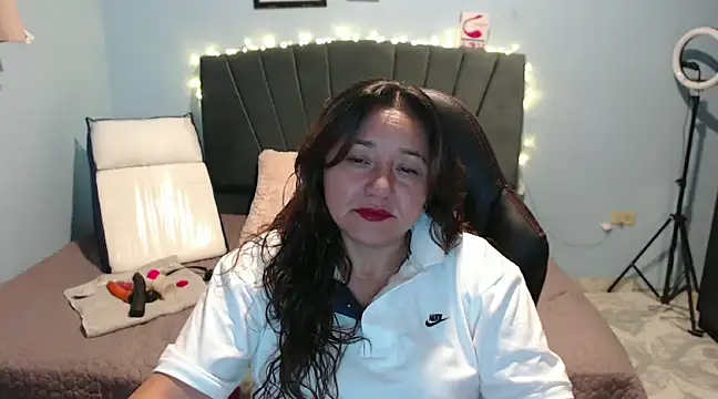 Snapshot of AngelRouss chatting on 02-01-25, 01:23 AngelRouss online show from 02-01-25, 01:23
