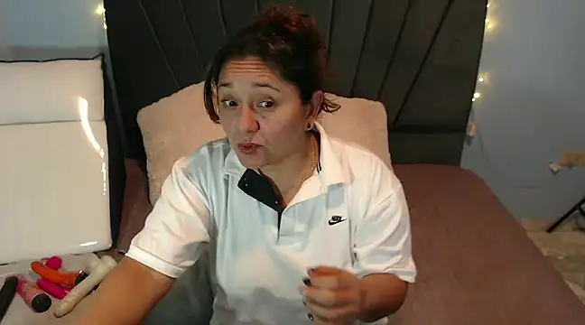Snapshot of AngelRouss chatting on 02-01-25, 04:24 AngelRouss online show from 02-01-25, 04:24