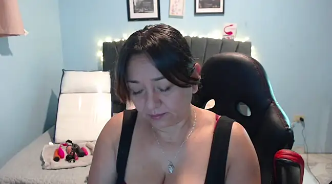 Snapshot of AngelRouss chatting on 02-04-25, 10:10 AngelRouss online show from 02-04-25, 10:10