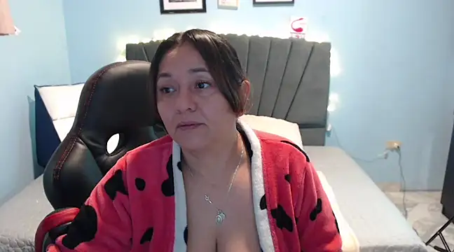Snapshot of AngelRouss chatting on 02-06-25, 09:32 AngelRouss online show from 02-06-25, 09:32