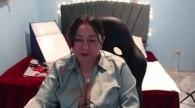Snapshot of AngelRouss chatting on 02-13-25, 02:20 AngelRouss online show from 02-13-25, 02:20