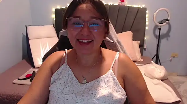 Snapshot of AngelRouss chatting on 02-28-25, 11:58 AngelRouss online show from 02-28-25, 11:58
