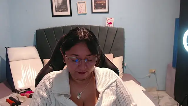 Snapshot of AngelRouss chatting on 03-01-25, 11:06 AngelRouss online show from 03-01-25, 11:06