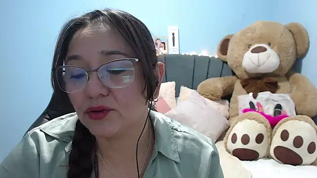 Snapshot of AngelRouss chatting on 09-26-25, 02:48 AngelRouss online show from 09-26-25, 02:48