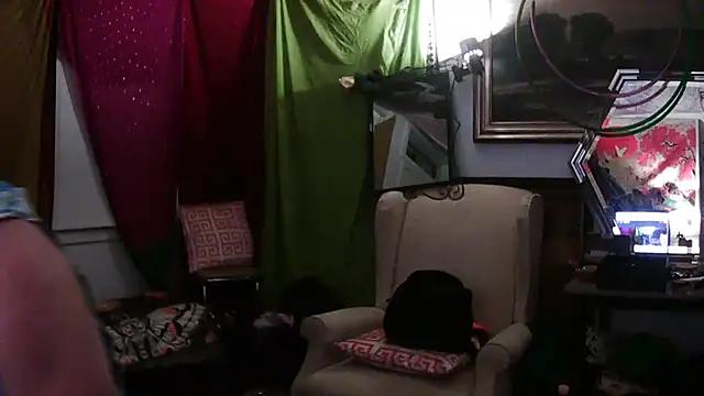 Snapshot of SilverandFox chatting on 03-06-25, 12:30 SilverandFox online show from 03-06-25, 12:30