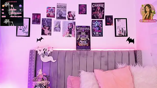 Snapshot of vanesa_moon__ chatting on 10-16-25, 11:50 vanesa moon online show from 10-16-25, 11:50