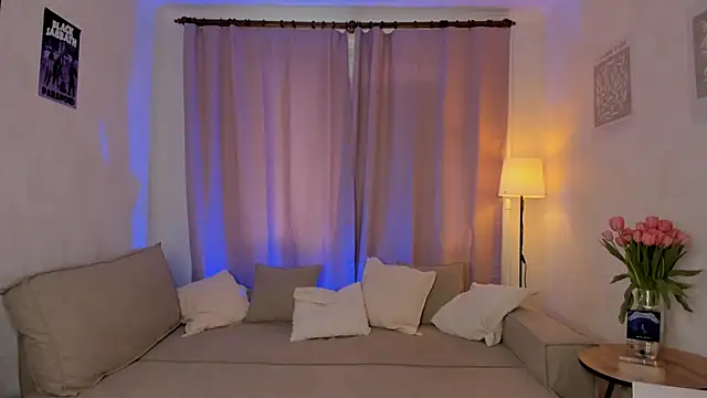 Snapshot of LucyLure chatting on 02-04-25, 11:16 LucyLure online show from 02-04-25, 11:16