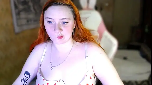 Snapshot of Bitchy_Lily chatting on 11-06-25, 04:30 Bitchy Lily online show from 11-06-25, 04:30