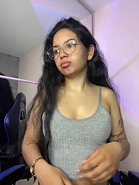 Snapshot of Rosita_forever_ chatting on 12-22-25, 01:08 Rosita forever online show from 12-22-25, 01:08