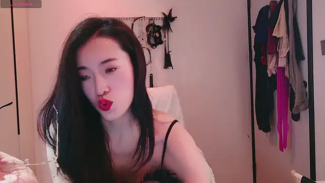 Snapshot of Sweet-521 chatting on 11-09-25, 03:05 Sweet-521 online show from 11-09-25, 03:05