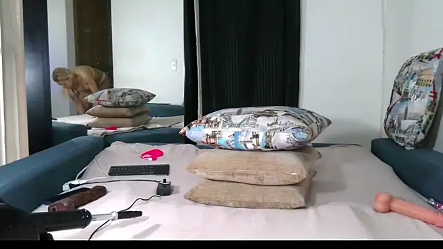 Snapshot of Carla-Bonny18 chatting on 02-08-26, 09:29 Carla-Bonny18 online show from 02-08-26, 09:29