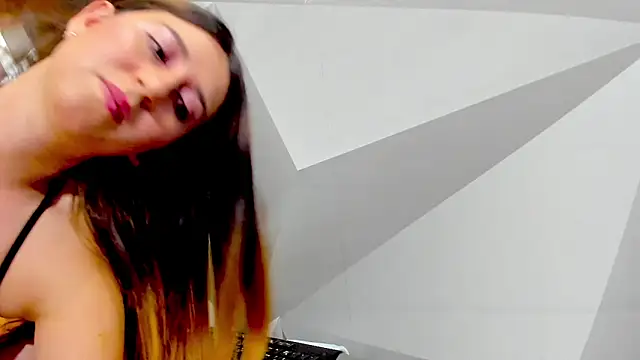 Snapshot of Valeria_grey69 chatting on 10-21-25, 08:31 Valeria grey69 online show from 10-21-25, 08:31