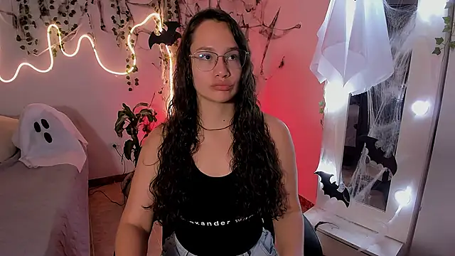 emmaTorres1 online show from 10-25-25, 02:46