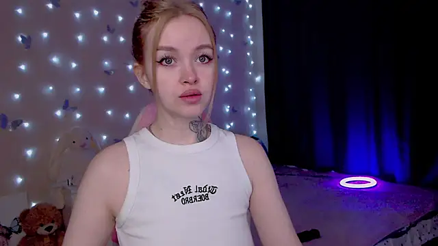 Snapshot of Naughty_Mable chatting on 02-22-26, 03:07 Naughty Mable online show from 02-22-26, 03:07