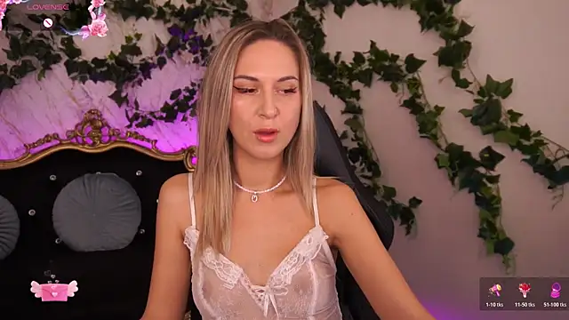 Snapshot of LovelyMollyy chatting on 10-21-25, 09:26 LovelyMollyy online show from 10-21-25, 09:26