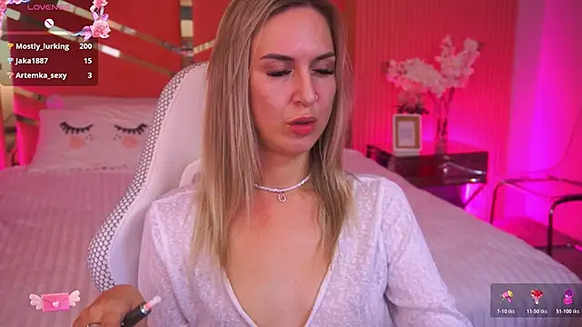 Snapshot of LovelyMollyy chatting on 11-03-25, 06:03 LovelyMollyy online show from 11-03-25, 06:03