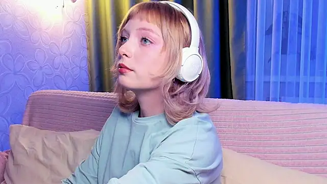 Snapshot of forget_me_not_eve chatting on 10-21-25, 11:33 forget me not eve online show from 10-21-25, 11:33