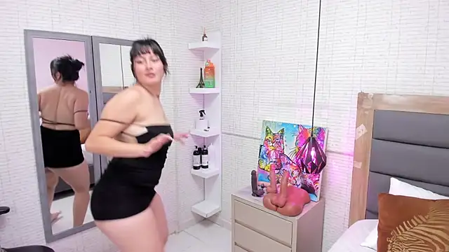 Snapshot of LOLAMAXI chatting on 10-11-25, 02:48 LOLAMAXI online show from 10-11-25, 02:48