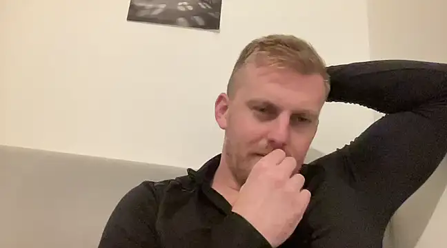 Snapshot of BulkAndTattoos chatting on 12-21-24, 04:46 BulkAndTattoos online show from 12-21-24, 04:46