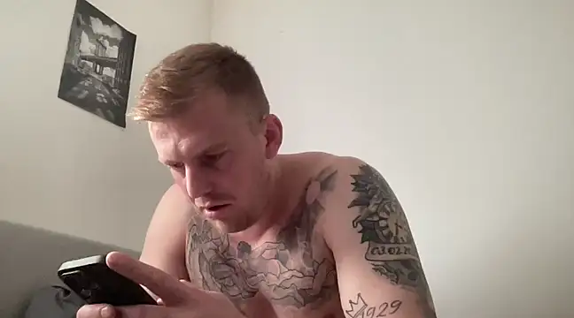 Snapshot of BulkAndTattoos chatting on 12-26-24, 09:55 BulkAndTattoos online show from 12-26-24, 09:55