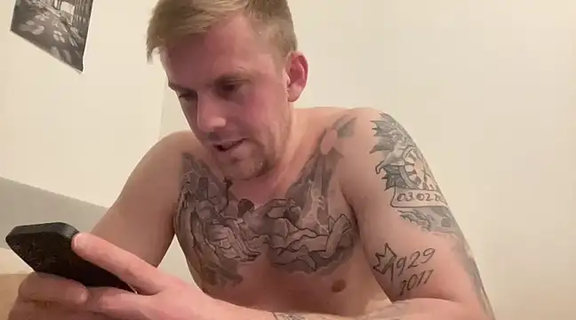 Snapshot of BulkAndTattoos chatting on 01-03-25, 10:51 BulkAndTattoos online show from 01-03-25, 10:51