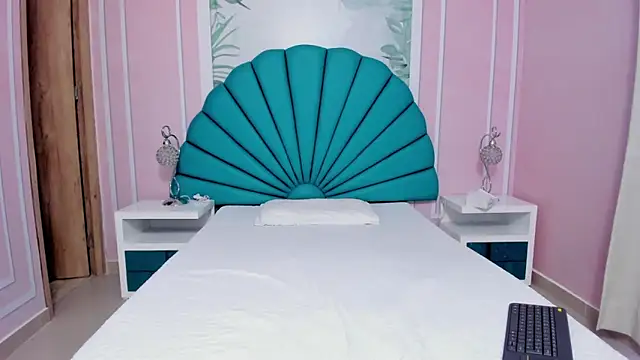 Snapshot of Daphne_Fox_ chatting on 01-05-25, 02:30 Daphne Fox online show from 01-05-25, 02:30