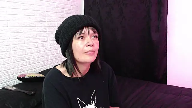 Snapshot of rousstattoo chatting on 12-29-24, 04:38 rousstattoo online show from 12-29-24, 04:38