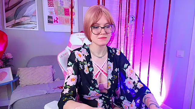 Snapshot of NellieLoyns chatting on 02-15-25, 04:01 NellieLoyns online show from 02-15-25, 04:01