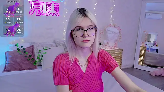 Snapshot of NellieLoyns chatting on 11-18-25, 05:17 NellieLoyns online show from 11-18-25, 05:17